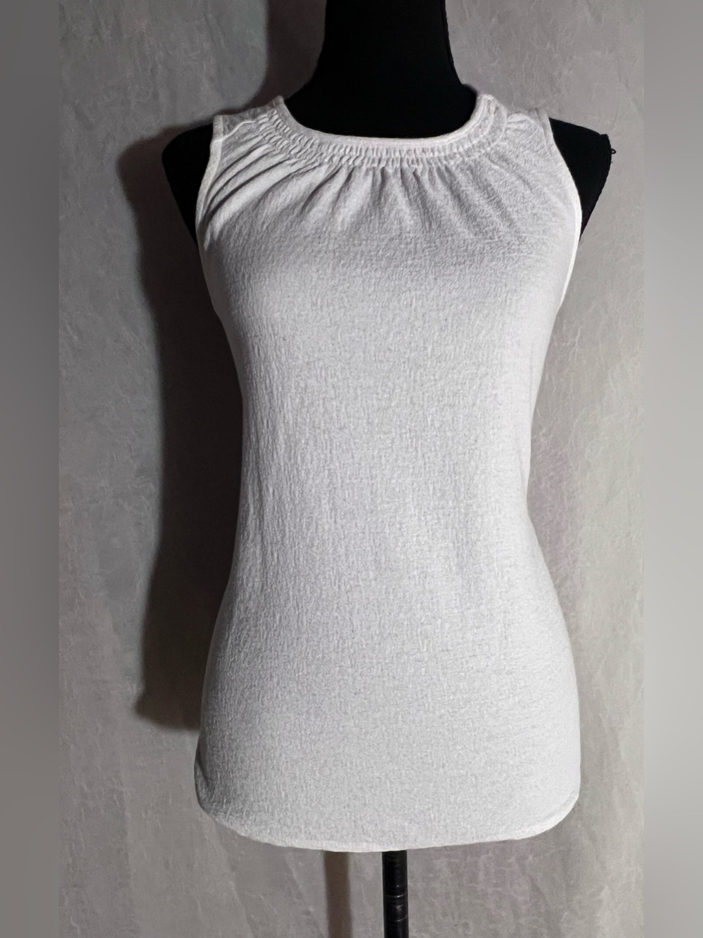 Banana Republic textured White Sleeveless Ruched-Neck Tank